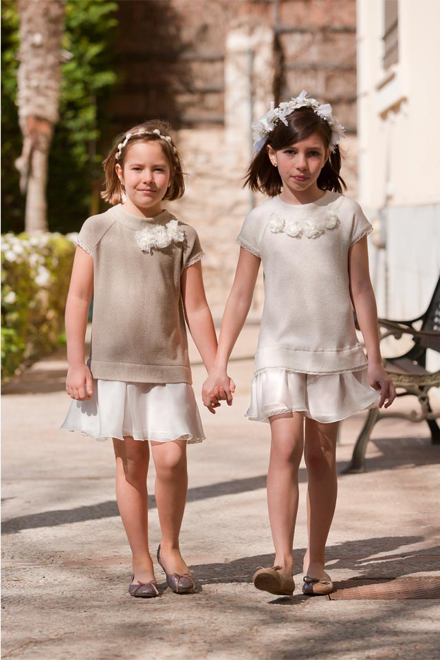 Conjuntos de falda y blusa en tonos marrones y beige para niñas que sean pajes en una boda