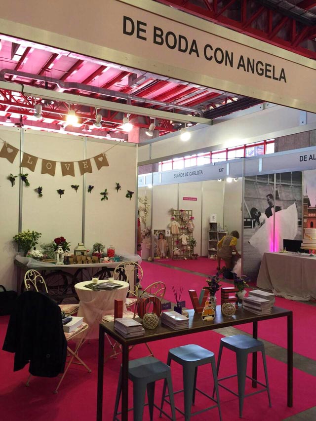 Mesa-mostrador para atender a nuestros visitantes en el Feria Expo Mujer España 2015
