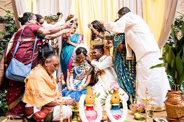 Pooj & Siva durante la ceremonia de la boda tradicional hindú