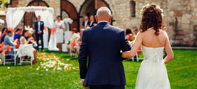 El significado del paseo de la novia hasta el altar