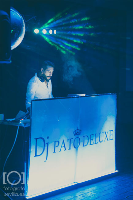 El DJ Pato Deluxe durante su show en la boda de marta y Joaquín