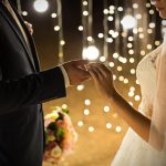 Las ventajas e inconvenientes de las bodas de noche