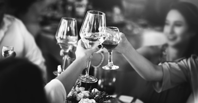 5 motivos por los que organizar el banquete de tu boda tipo cóctel