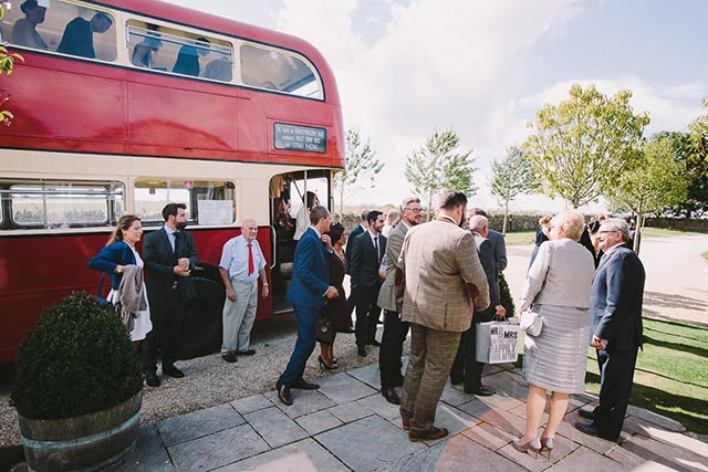 Por qué contratar un autocar para los invitados a nuestra boda